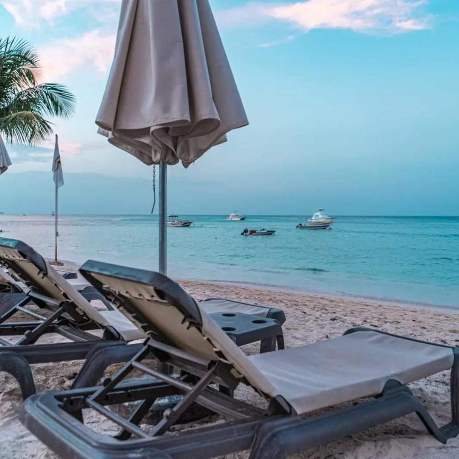 Chic Beachfront Apartment - Private Beach Access Пунта-Кана Экстерьер фото